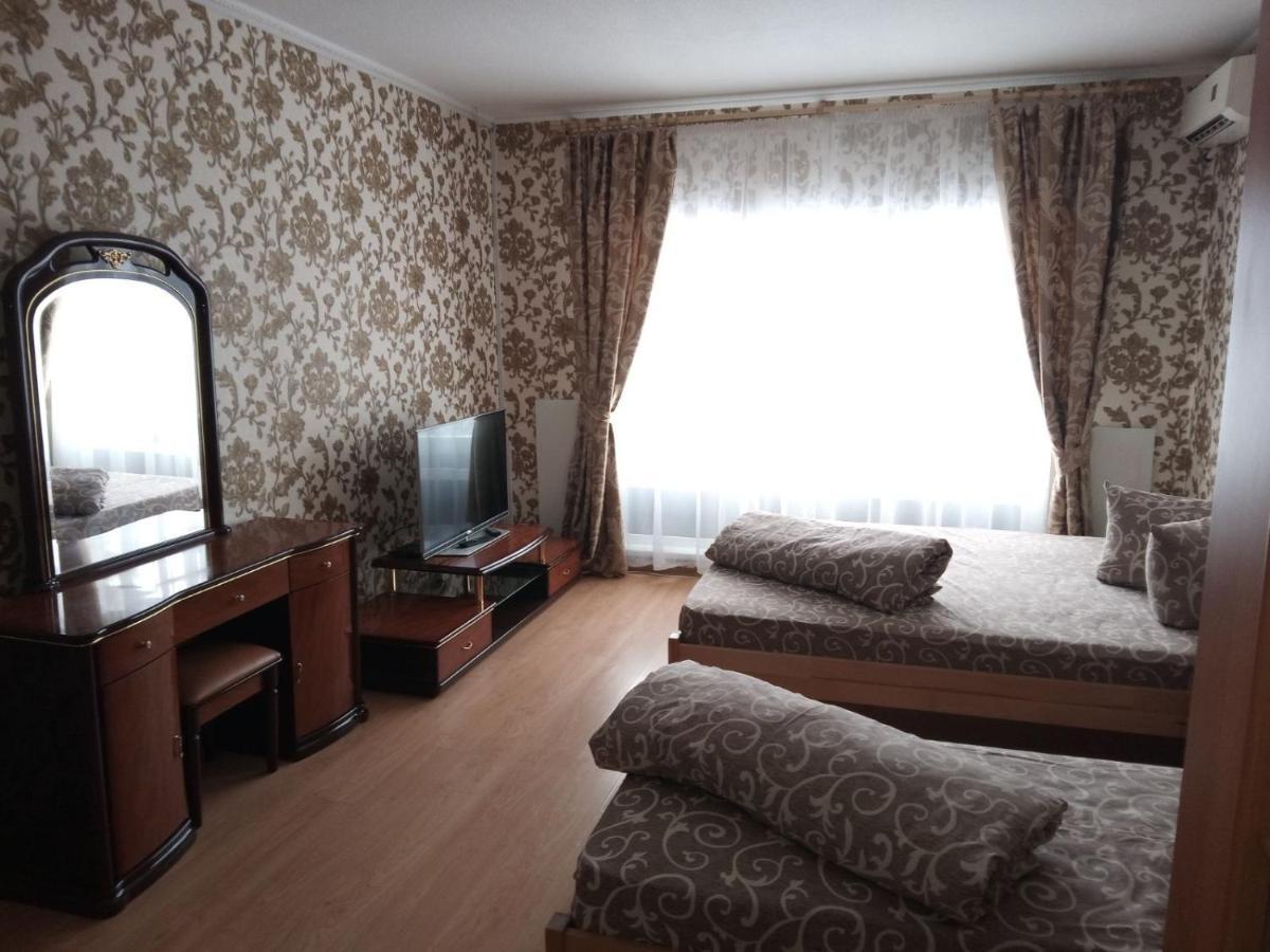 Hotel 4 Seasons Boryspilʼ Exterior foto
