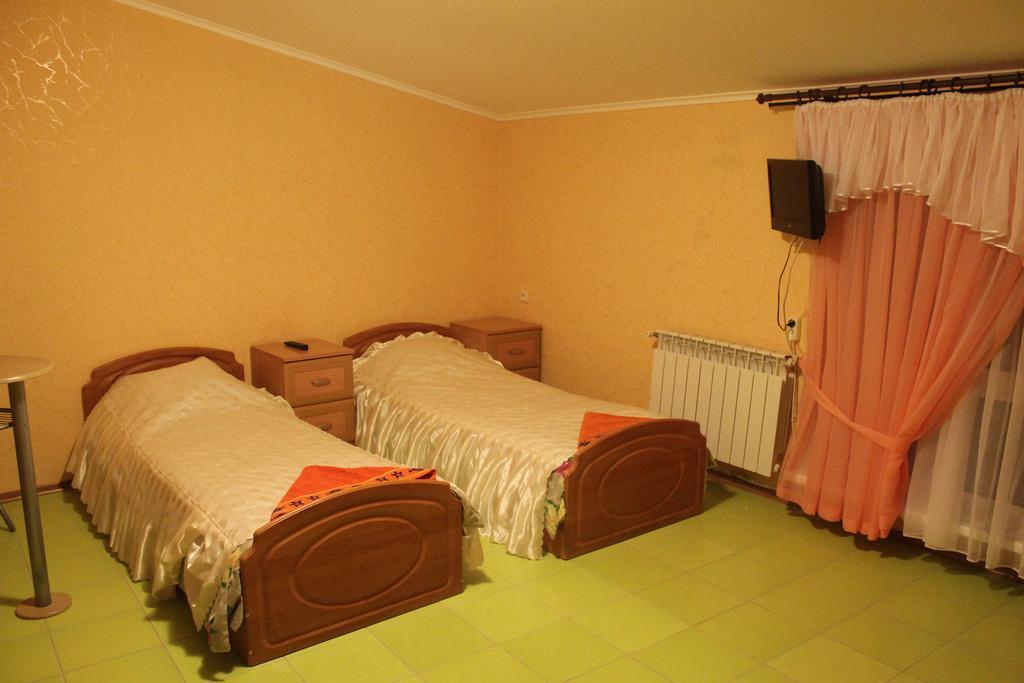 Hotel 4 Seasons Boryspilʼ Zimmer foto